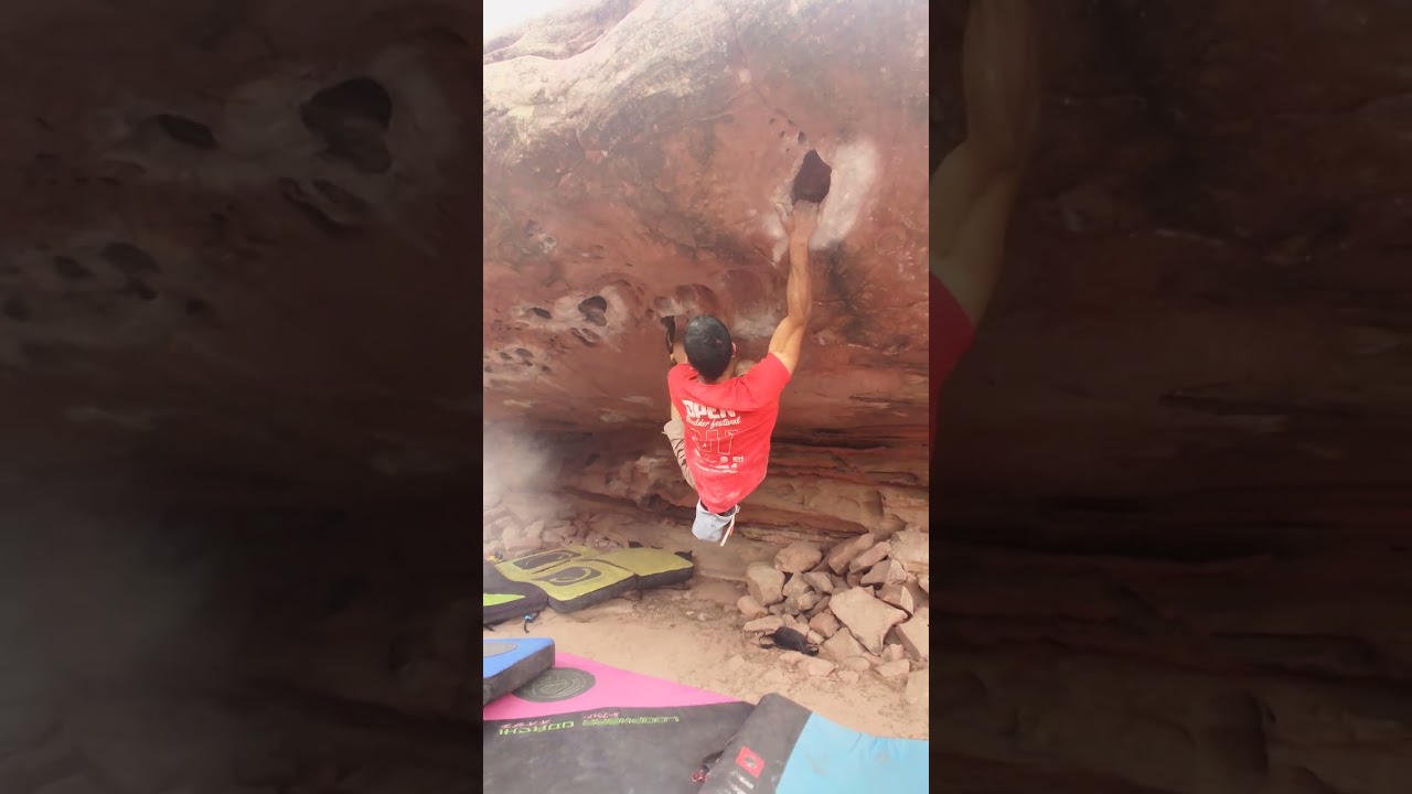 Dr Robotics 8a/7c+ Albarrac&iacute;n boulder La Fuente