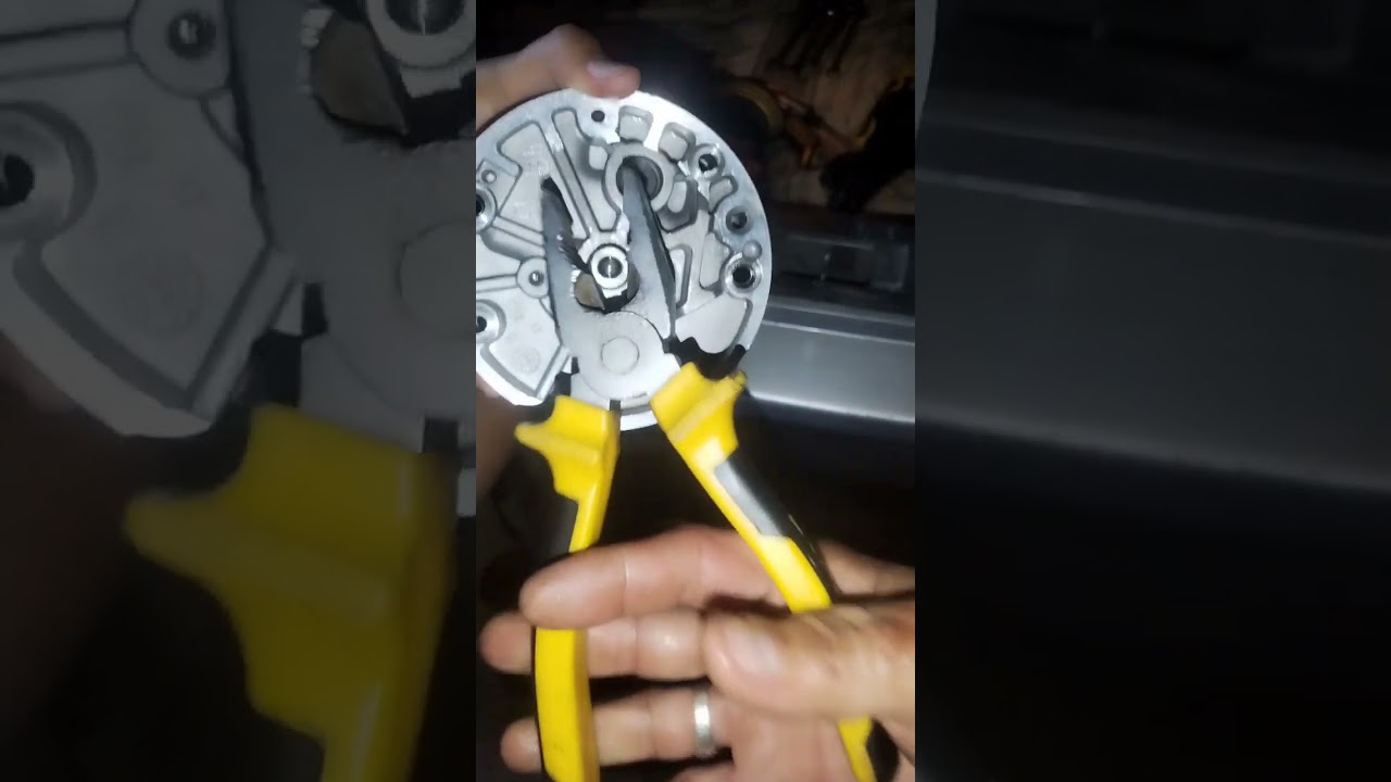 فحص ناقل حركة CVT سيارة BYD G3 وتحديد سبب فصل الناقل (گير أو فتيس أو قير ) بشكل كامل .