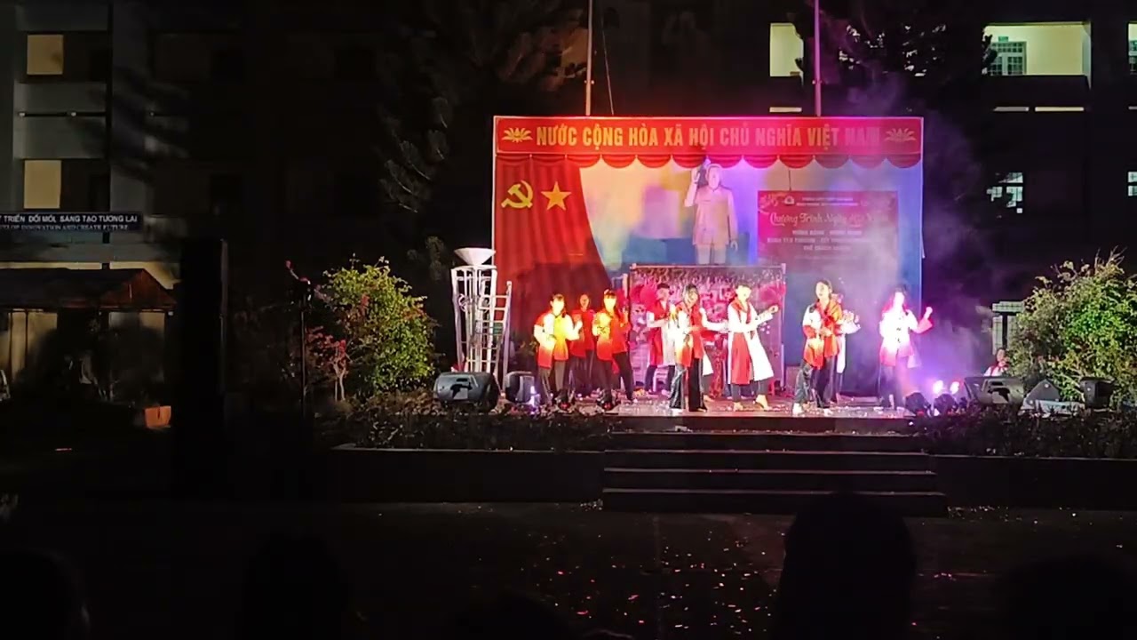 Tết đong đầy - Lớn rồi còn khóc nhè - Rock hạt gạo - Chiếc khăn piêu