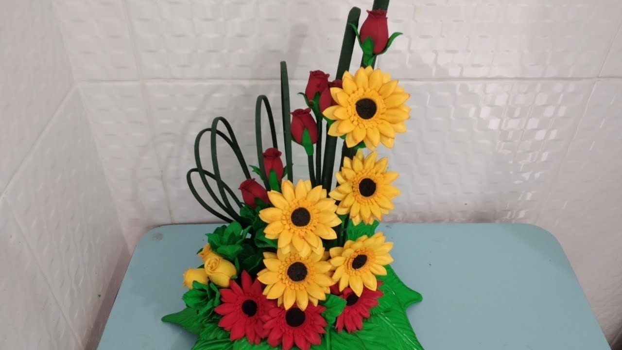 Arranjo de gerbera com botão da rosa em eva