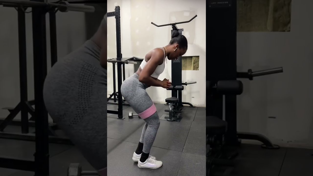 Try this upper glutes superset to grow your glutes 