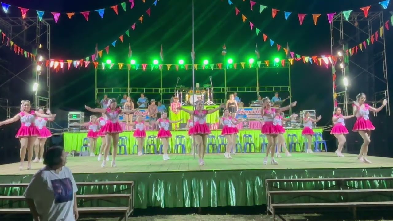รำไหว้ครู/รำวงย้อนยุคคำหว้ามิวสิค/อำเภอพระยืน/จังหวัดขอนแก่น/6 ธันวาคม 2568