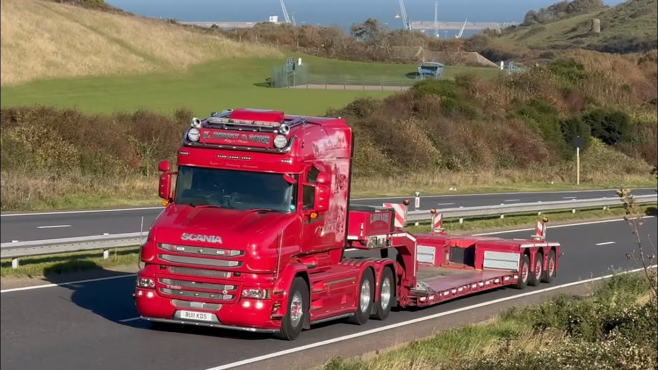 40 minutes of Trucks powering uphill out of Dover (4K)