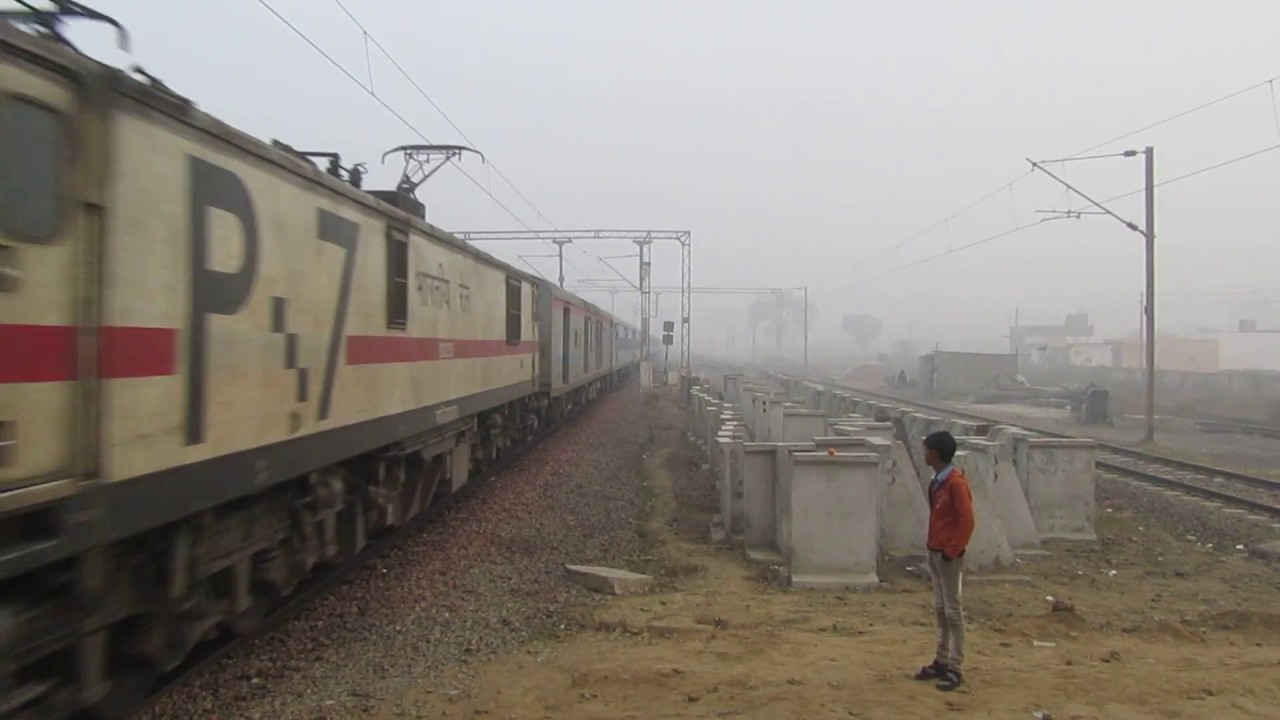 Alarm Chain Pulling (ACP) : Newly LHBfied 12280 TAJ EXPRESS at the outer of AST.