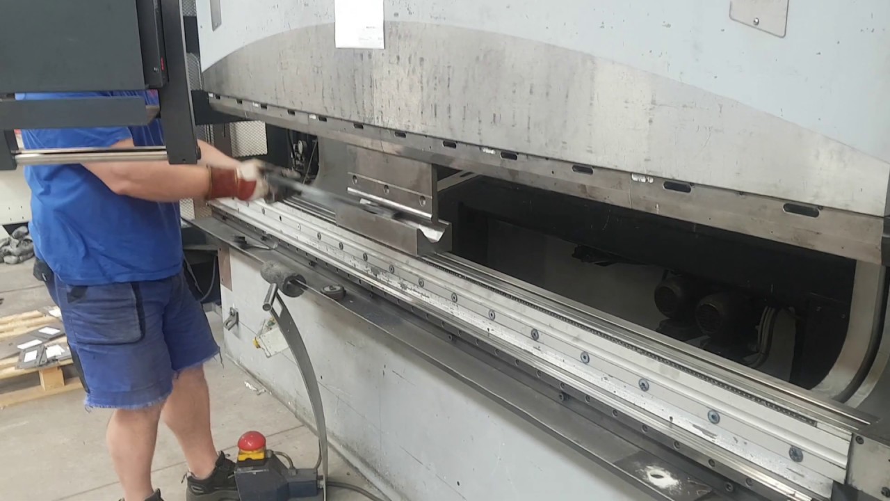 Safan press brake in working process