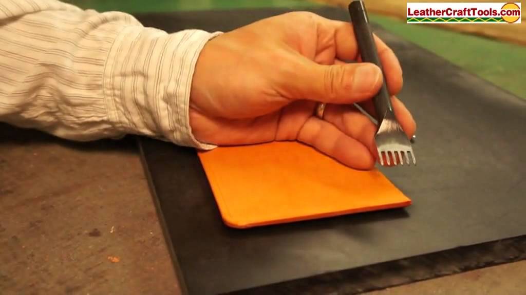 Creating stitching holes with LC Diamond Stitching Chisel PRO - LEATHERCRAFT