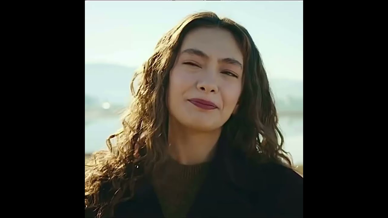 Neslihan Atagül and Uraz Kaygılaroğlu as Nare & Gediz