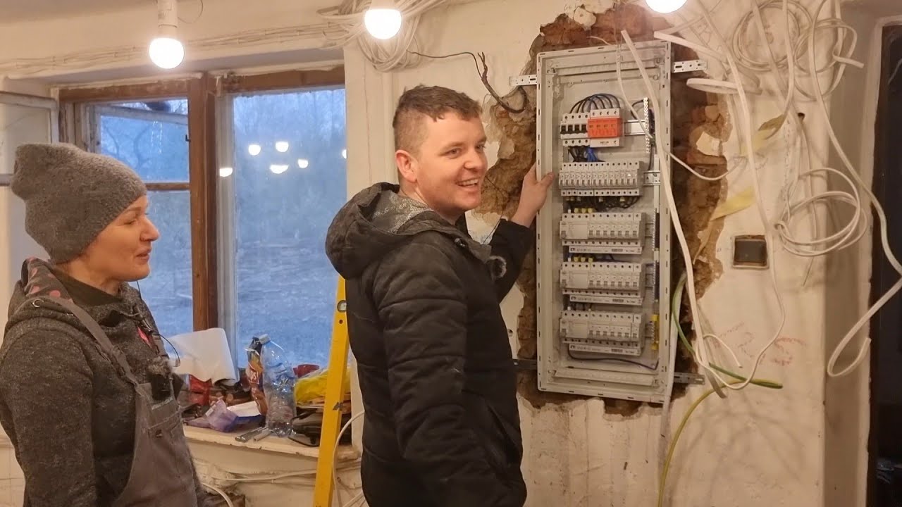 Elektryk w akcji! Czyli modernizacja instalacji elektrycznej! Wbijamy uziomy i przenosimy licznik.