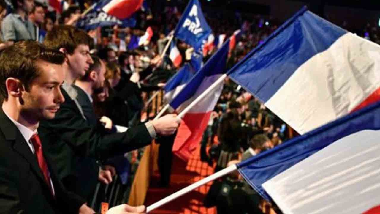 French presidential election race tightens as vote approaches