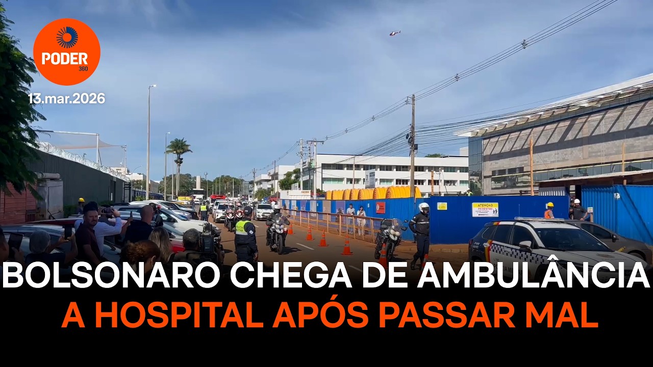 Bolsonaro chega de ambul&acirc;ncia a hospital ap&oacute;s passar mal