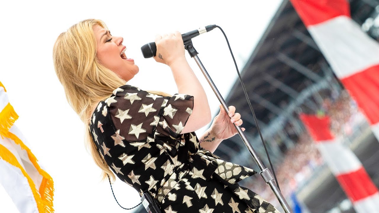 Kelly Clarkson performs National Anthem at 2019 Indianapolis 500