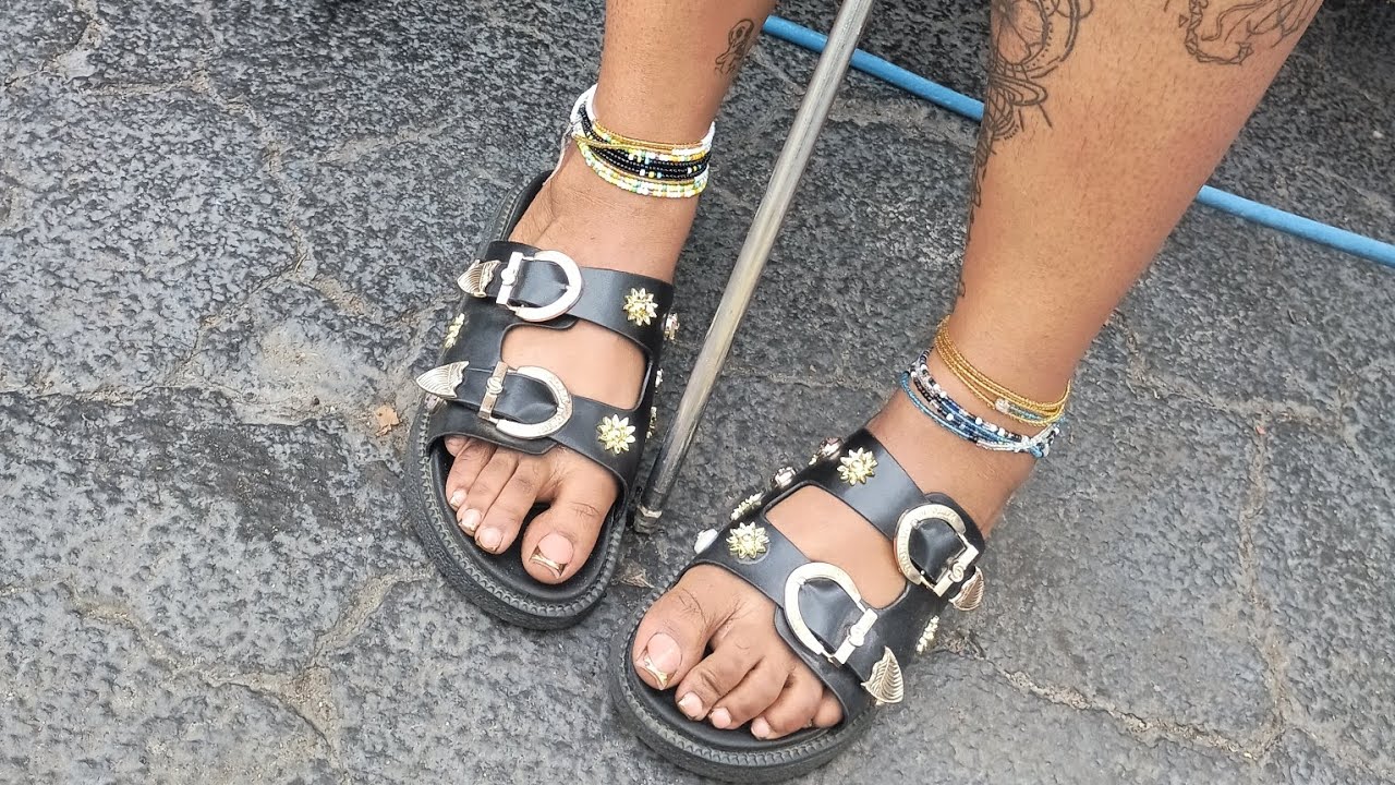 Ebony feet size 10.5-11 Homegirl toe scrunch and toe curl car cleaning 