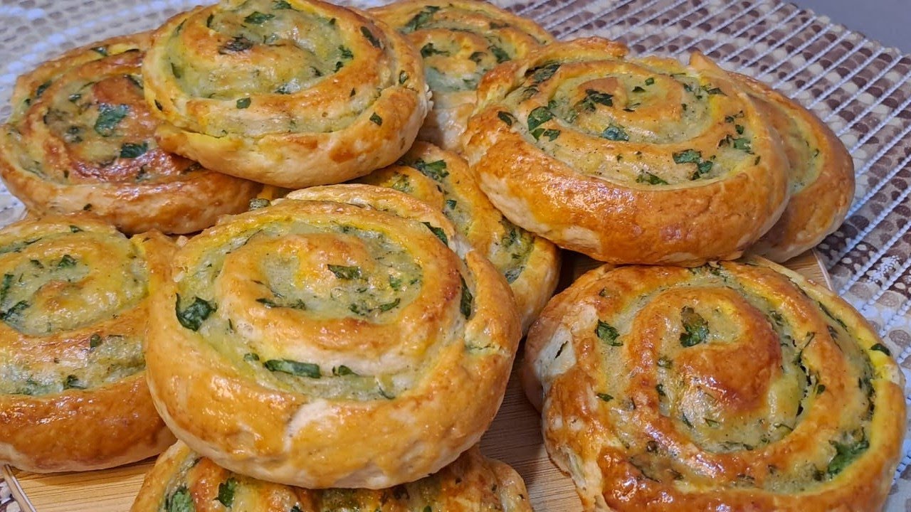 طرز تهیه رولت سیب زمینی  فقط یک بار درست کنین عاشقش میشین 😋🤗