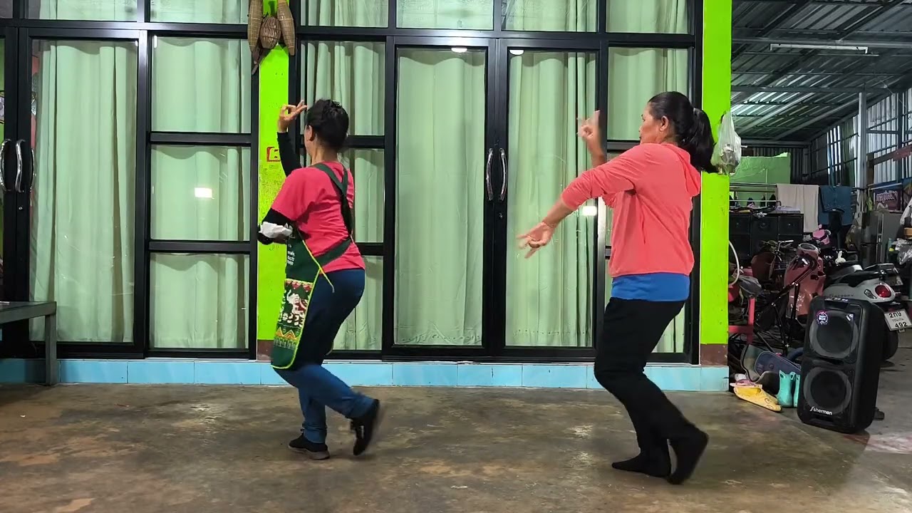 2 ก.พ. 69 สองสาวซ้อมรำบวงสรวงพระแม่โภสพ บันทึกท่ารำไว้กันลืม ไว้ใช้งานสู่ขวัญข้าว