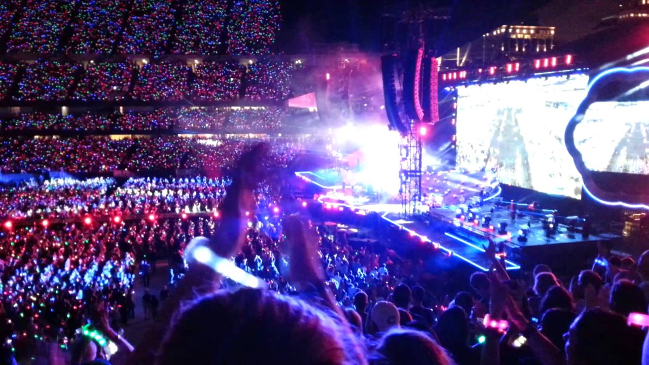 Coldplay-Charlie Brown ending w/piano-Soldier Field-Chicago, Il