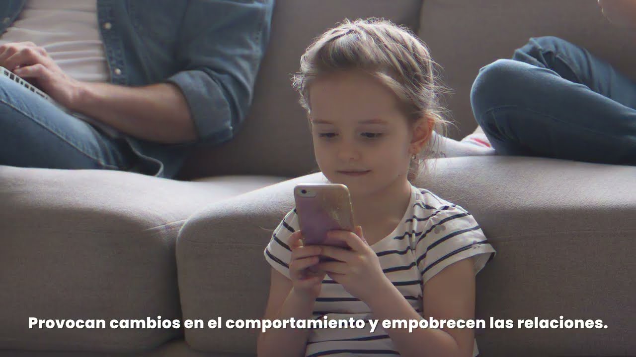 La seva connexi&oacute; dep&egrave;n de tu (Pantalles 0-3 anys)