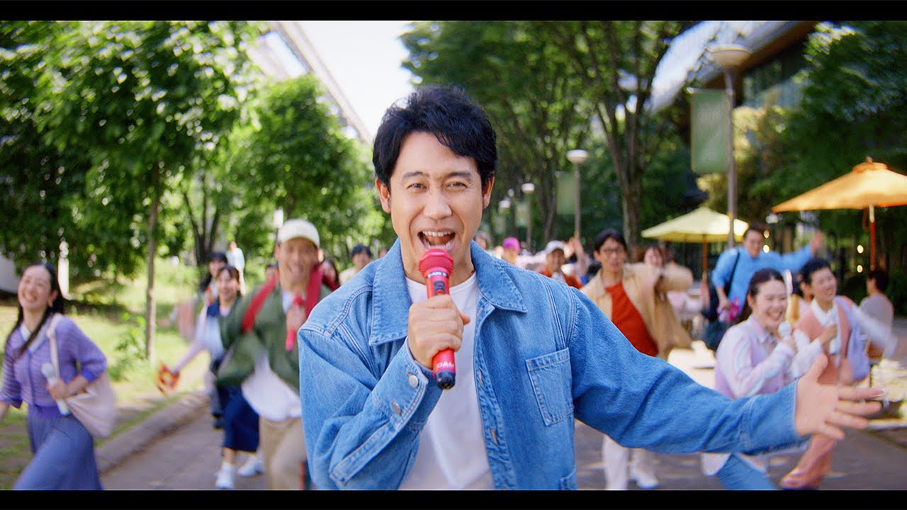 大泉洋、まるでミュージカル!?街中で歌って踊る！　新曲「キラーチューン！」がCMソングに　「LIVE DAM WAO！」新CM＆メーキング