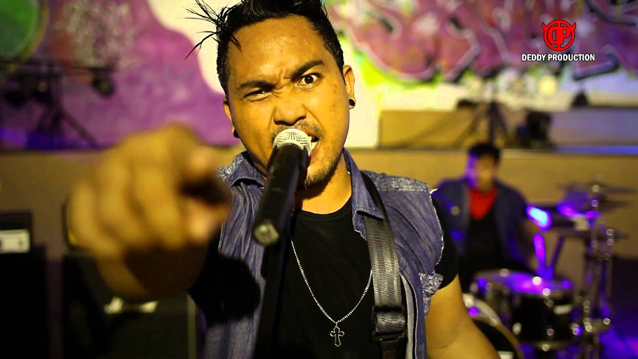 EMINORE Band Bali - Penghianat (Official Video Clip)