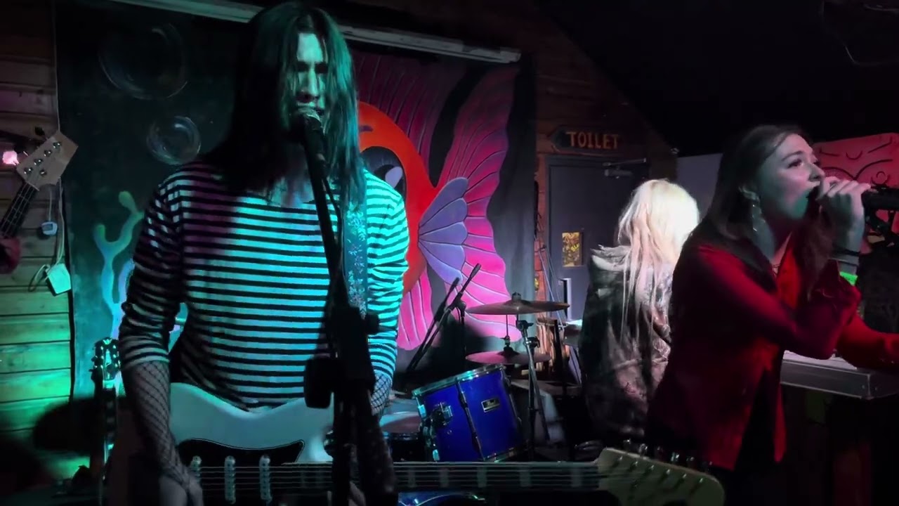 Sunshine Pony Finger ‘Enough’ Live