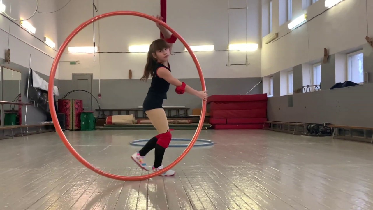 Тренировка Cyr  wheel на цирковой студии 