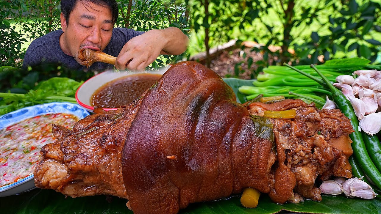 ขาหมูพะโล้ ขาใหญ่ๆ จิ้มซีฟู้ดรสเด็ดๆ แกล้มพริกต้นหอมกระเทียม เข้ากันคึขนาดครับ -17-10-2022-