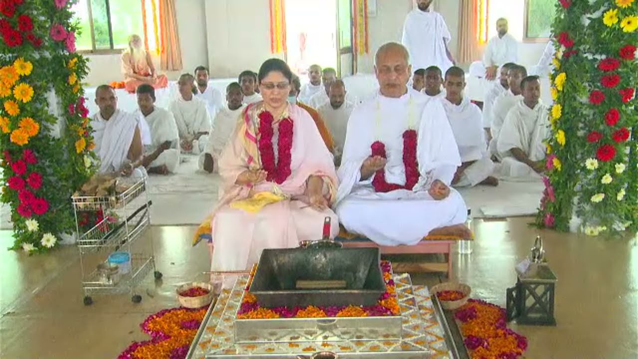 वानप्रस्थ दीक्षा- आचार्य सत्यजित् (मुनि सत्यजित्) , डॉ.अर्चना (मुनि ऋतमा)- 30.08.21 - वासाआ रोजड़  |