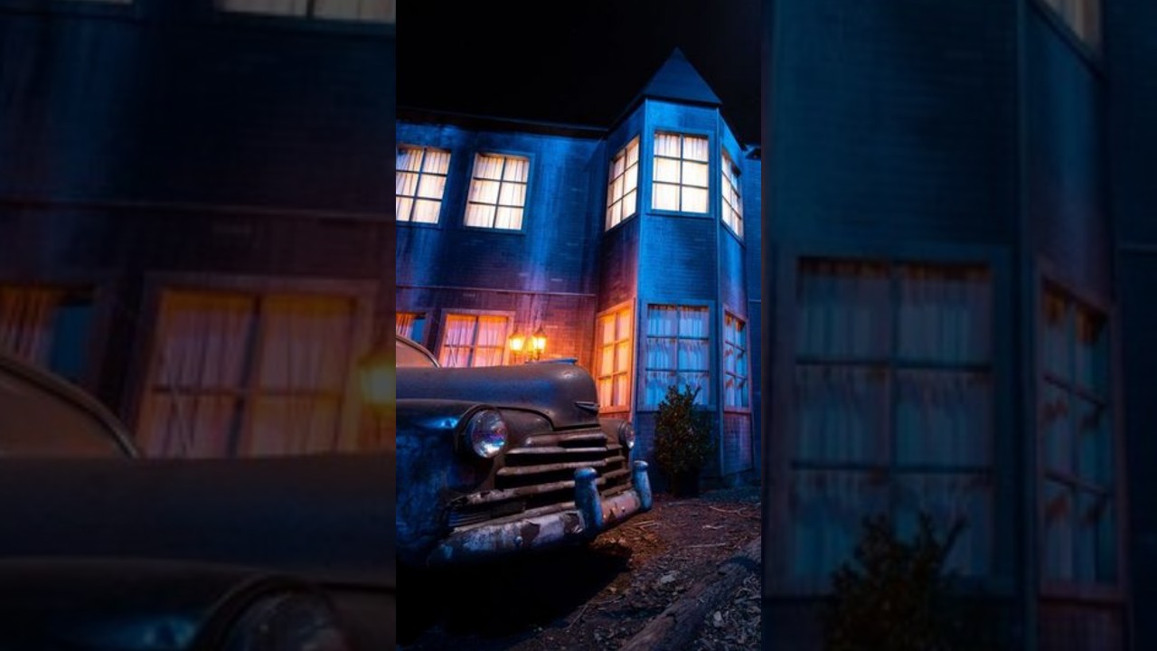This HAUNTED MANSION is a SHIPPING CONTAINER? 🏗️💀