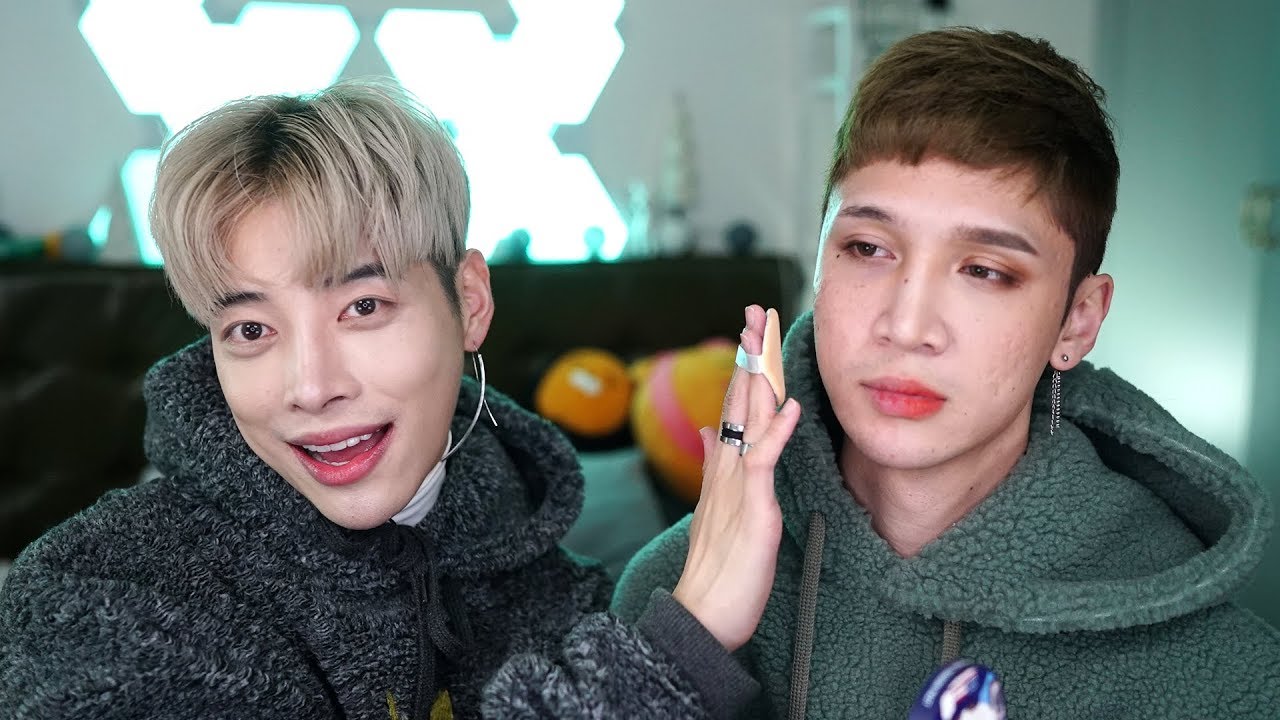 Aoora tries to do my makeup lol - Edward Avila