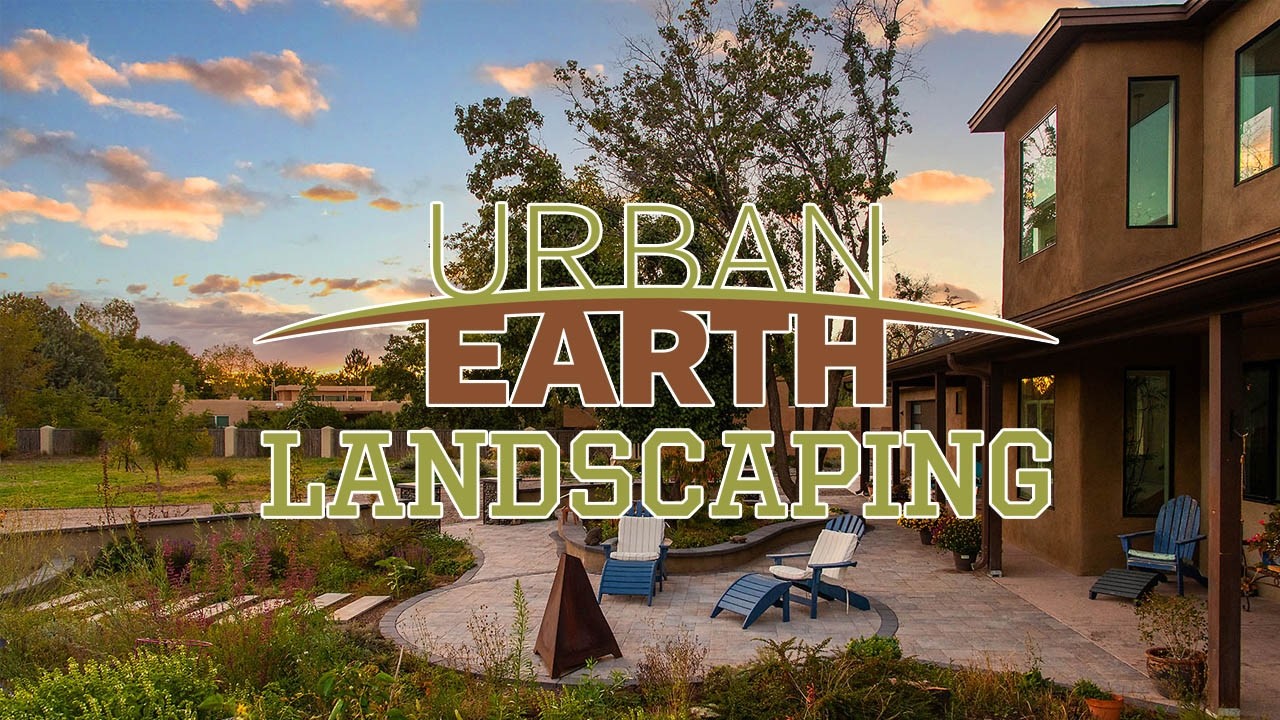 Blending Modern Lines with Natural Rhythms in this Transitional Bosque Retreat Landscape Design