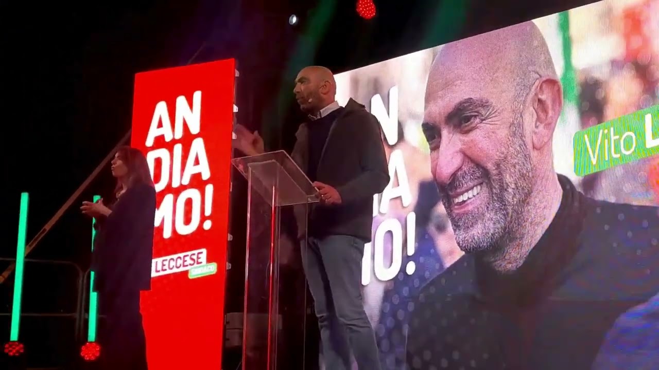Bari, il comizio elettorale di Vito Leccese con Elly Schlein in piazza Umberto