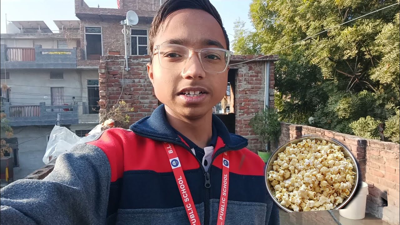 School se ghar aate hi popcorn party kari 🍿