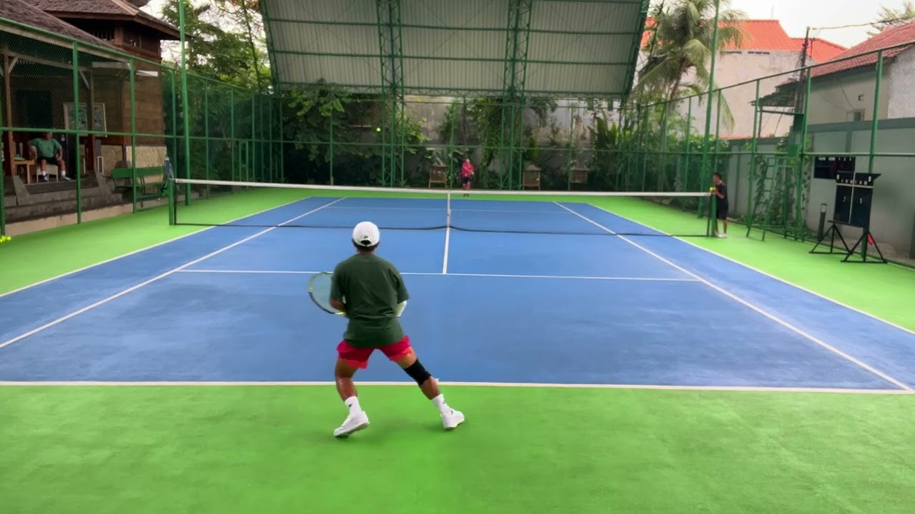 Playing with @tauficwahyuda at the @sundaybackyard.tc for fun before the Gubernur Cup