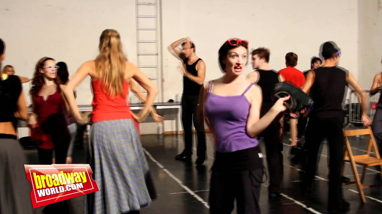 BWW TV: 'Grease' nos invita a uno de sus ensayos