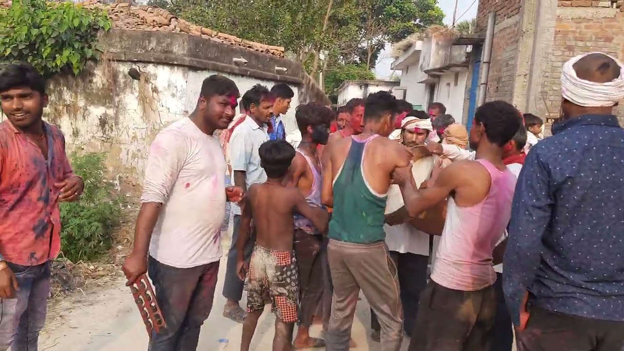 ग्रामीण इलाकों में ऐसे होली खेला जाता है😊😊Holi Video of Bihar. Dehati holi. #Holi 2024