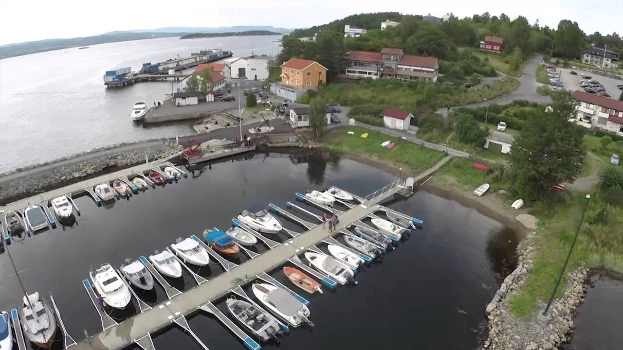 Sj&oslash;trollet p&aring; vei til b&oslash;ya p&aring; Fagerstrand
