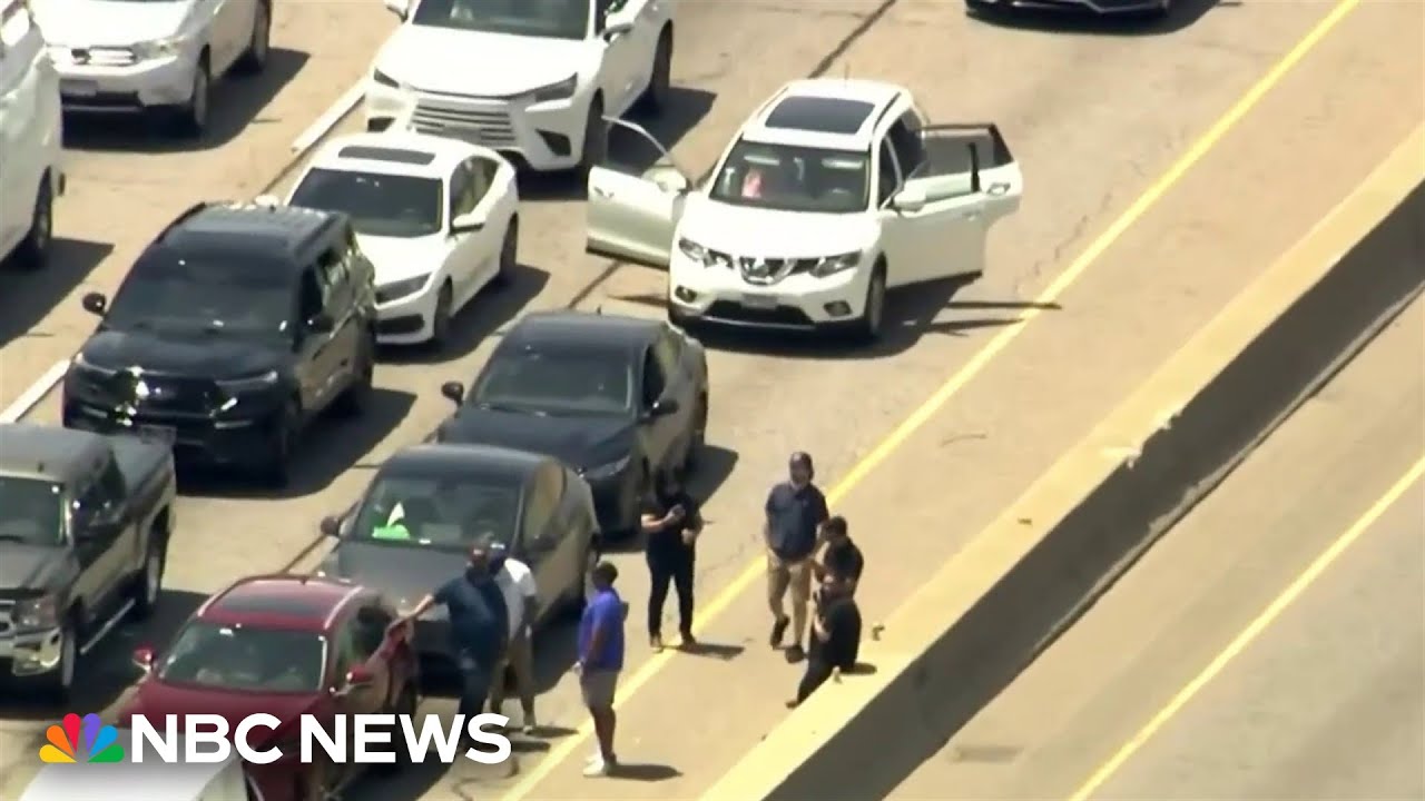 Authorities investigate explosion on Chicago expressway