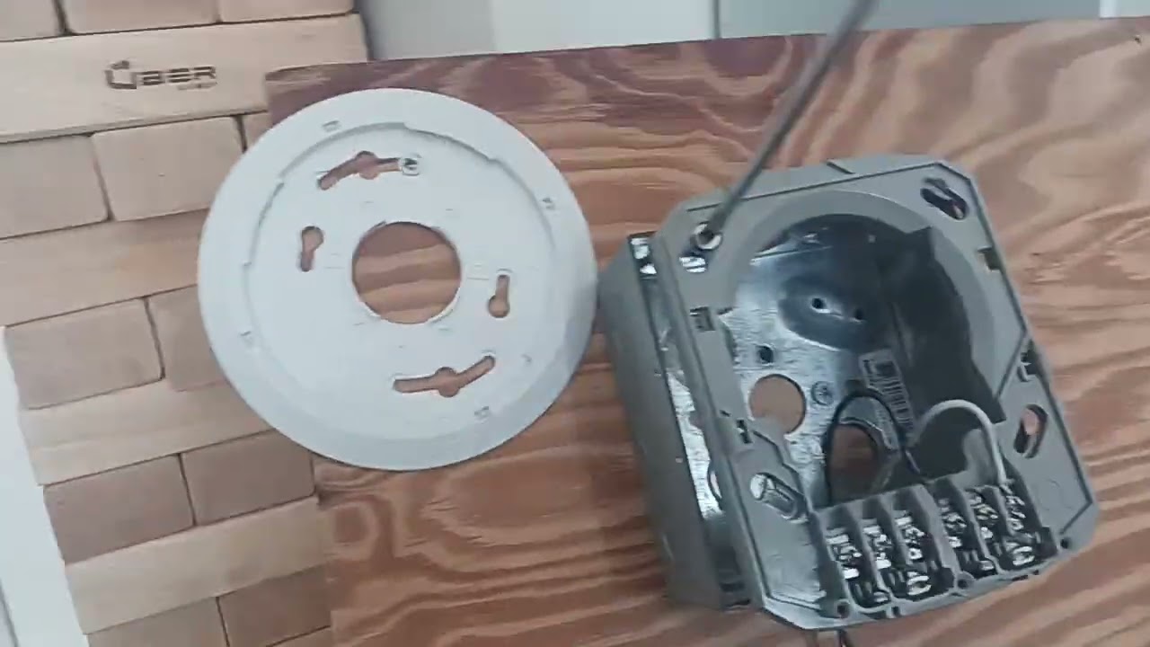 Installing a System sensor speaker strobe