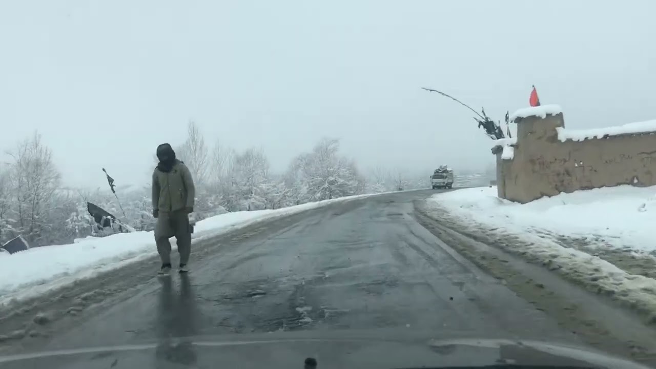 Snowy day in maidan wardak Bamiyan highway روز برفی مسیر راه جلریز و سرچشمه