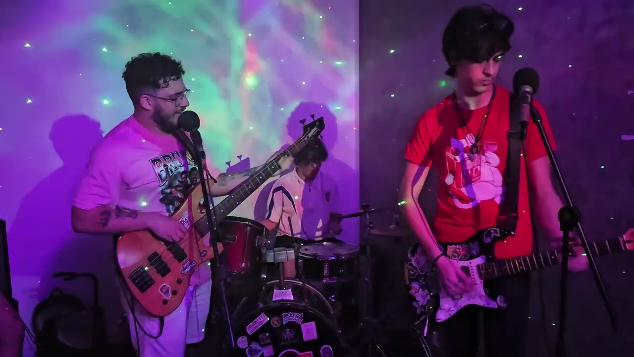 Entrega Grátis - Fundo Azul ao vivo no Pop Fuzz 19/09/2025