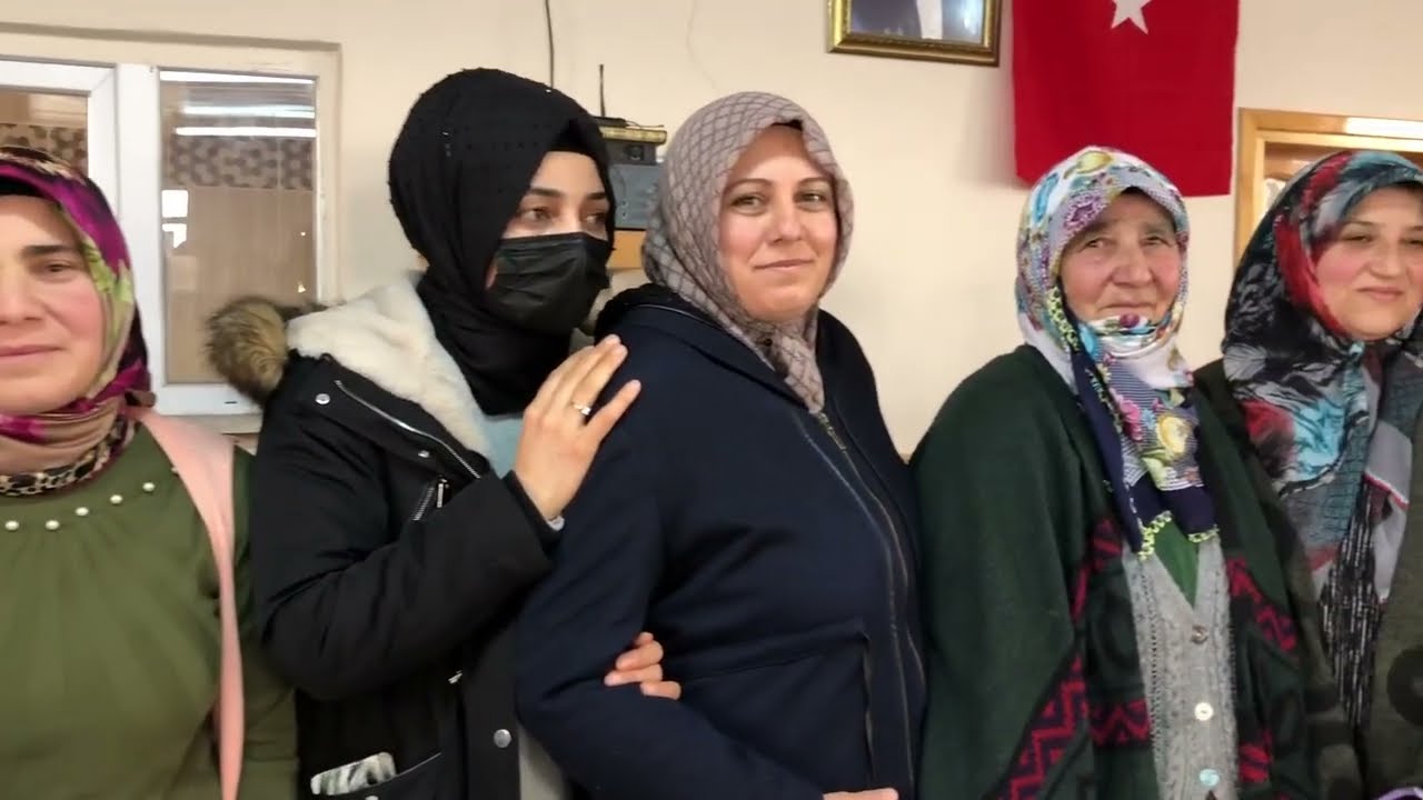 Aşıklar bu defa kadınlar için çalıp söyledi