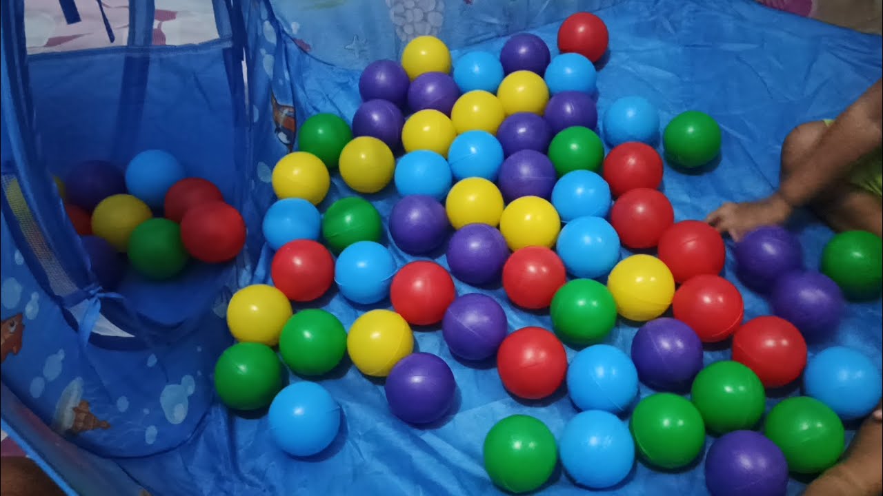 Bola warna warni dan seluncuran