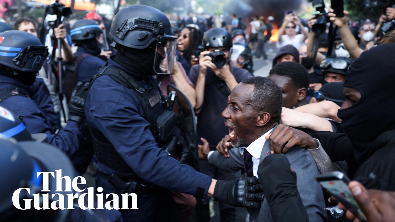 French mayor teargassed after shielding student protesters from police