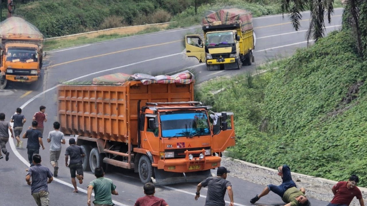 Semua Kocar Kacir Truck Meluncur Bebas‼️Konpoi Trailer Siba Surya Tanpa Putus