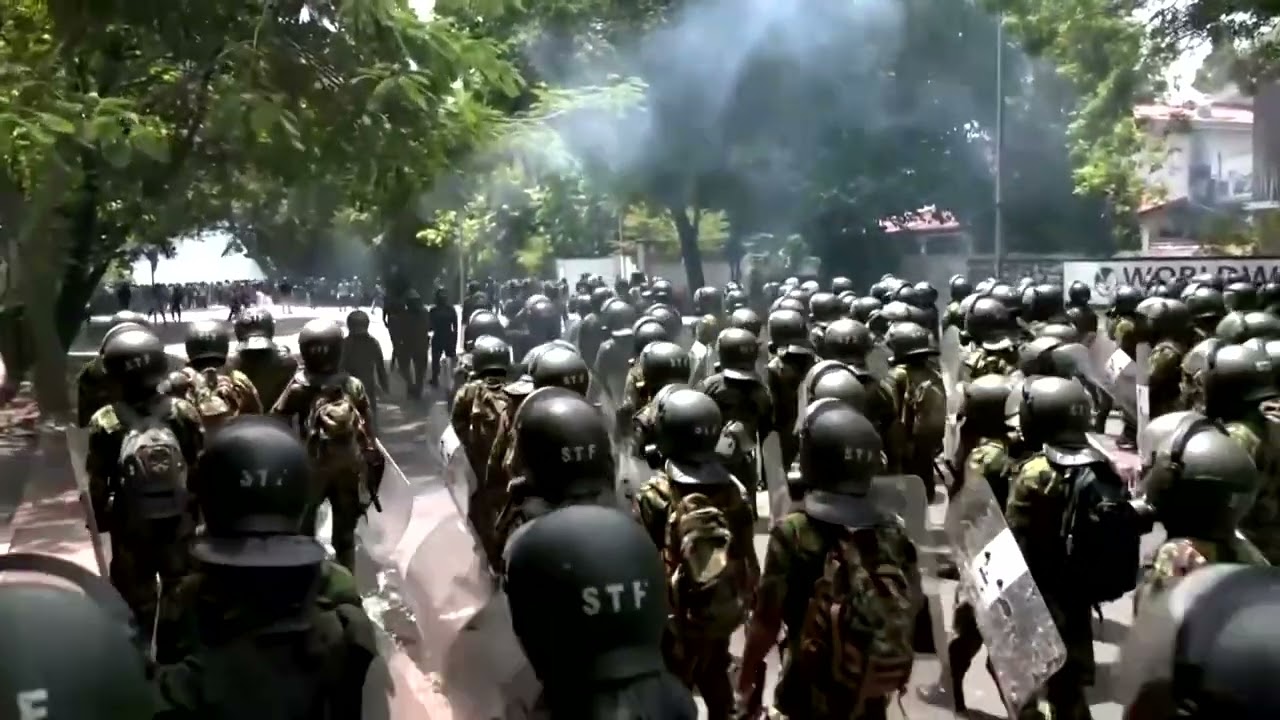 Sri Lanka protesters storm prime minister's office