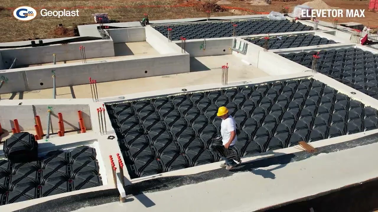 Elevetor Max used for the foundations of a building in Ostuni, Puglia, Italy