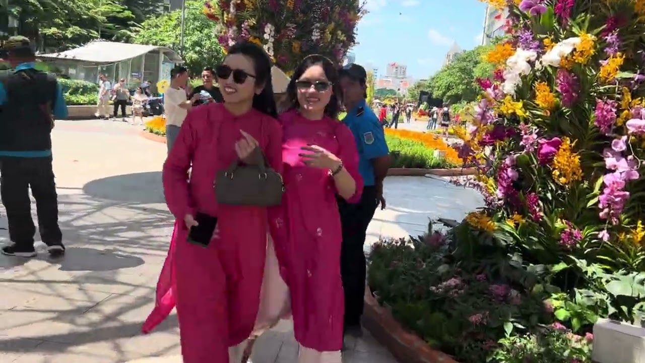 30 Tết Phố đi bộ Nguyễn Huệ ở Saigon Vietnam 