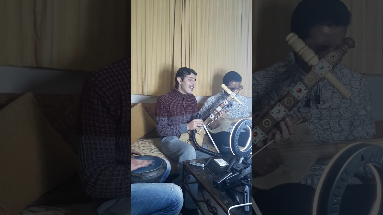 (((جلسة موسيقية مع الأصدقاء))))