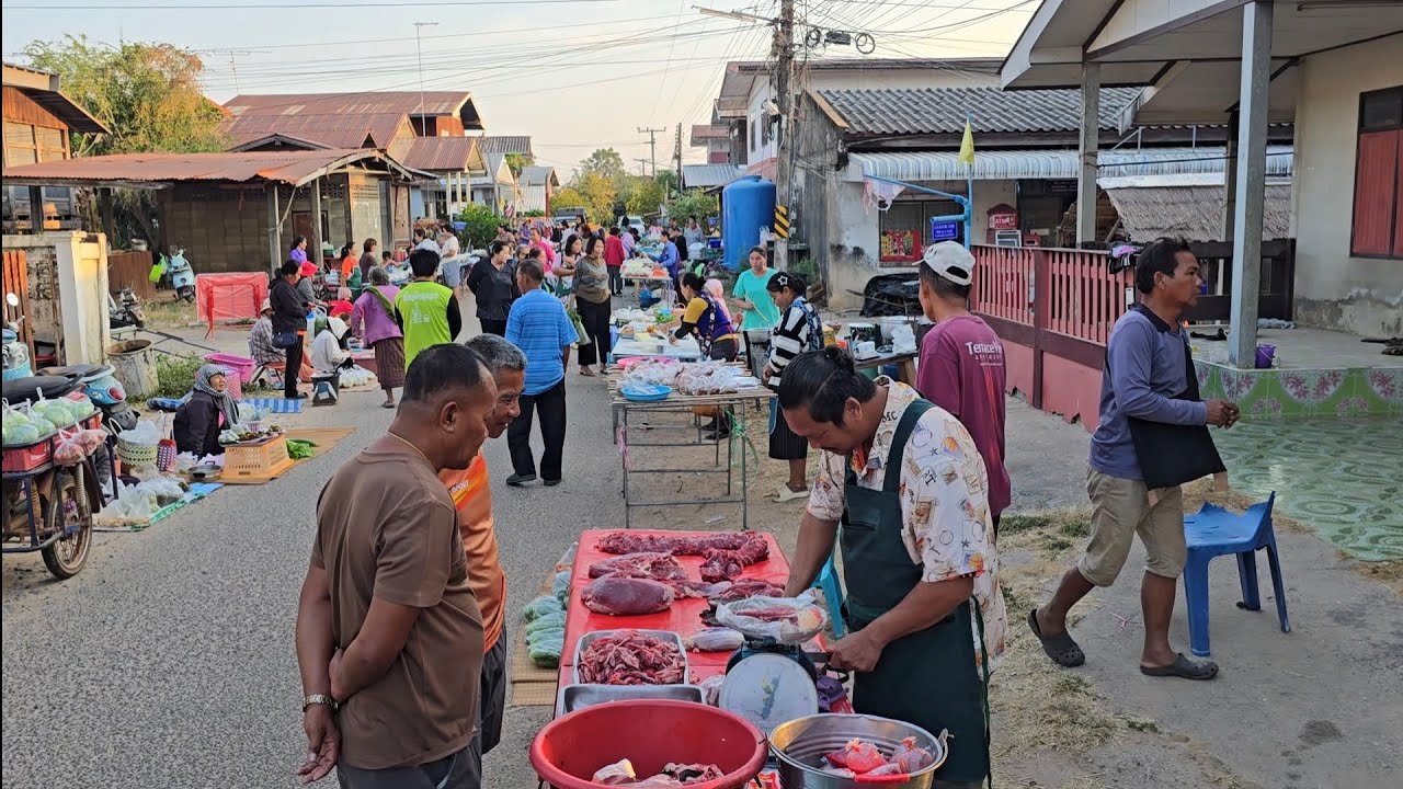 มาช่วยบ่าวเอสขายเนื้อที่ตลาด บ้านบ่าวมี.