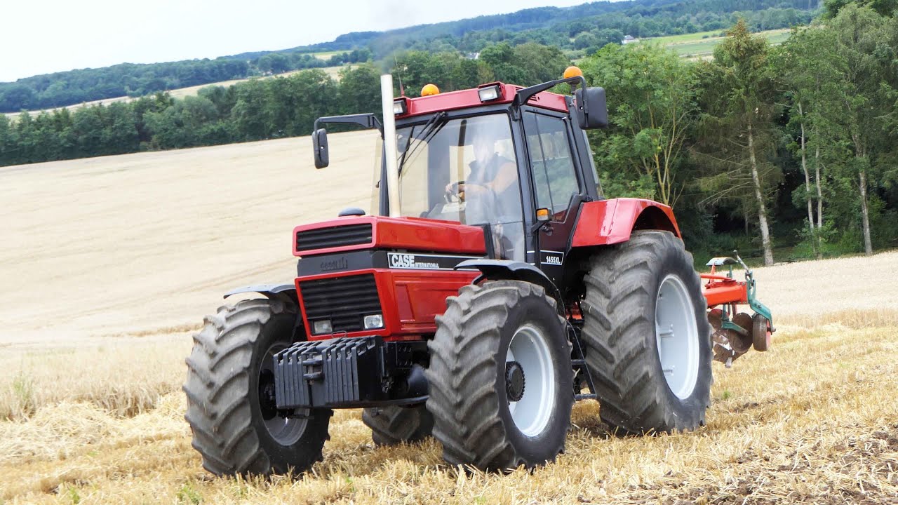 Case IH 1455 XL plowing with 4-Furrow Kverneland Plow