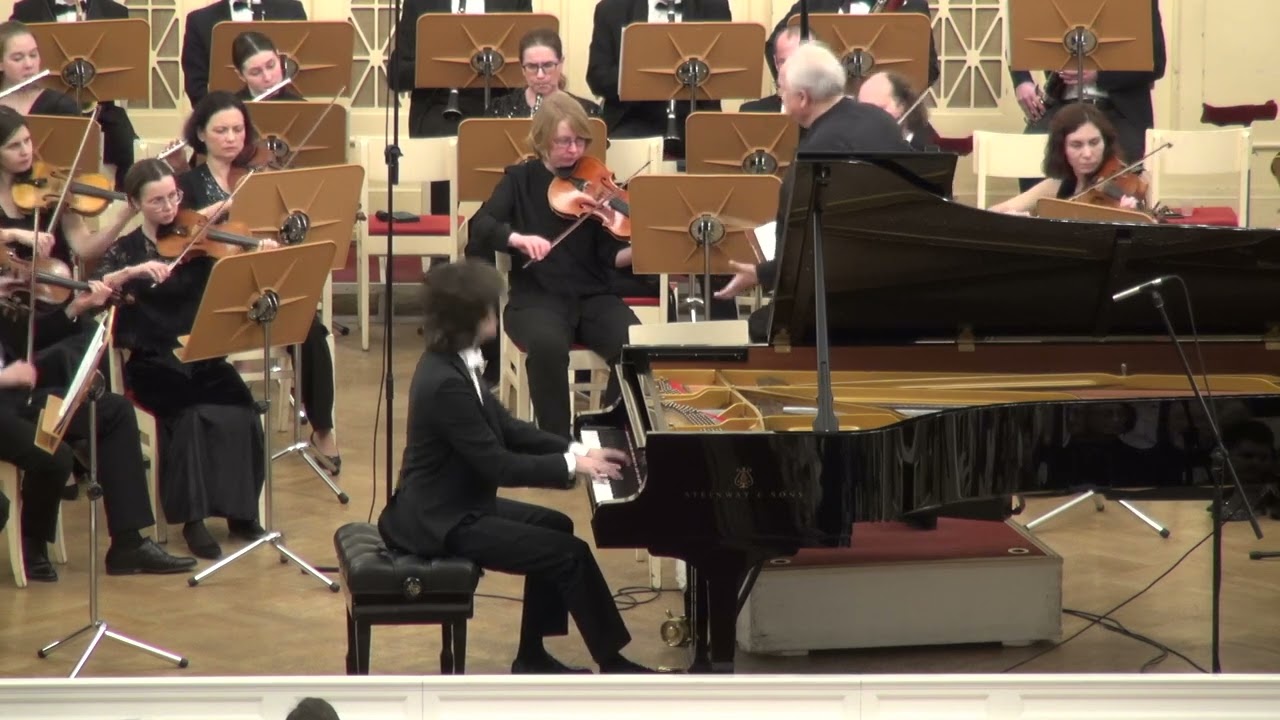 Ilia Papoian plays Gershwin's Rapsody in blue